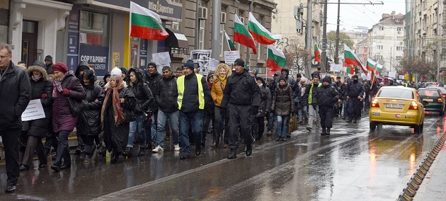 Christians rallied in Sofia under the rain to pray and protest against the proposed Bulgarian Religion Denominations Act, November 18. / Photo: Vlady Raichinov,