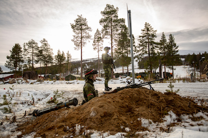 Swedish soldiers during a manoeuvre in Norway. / Nato Flickr