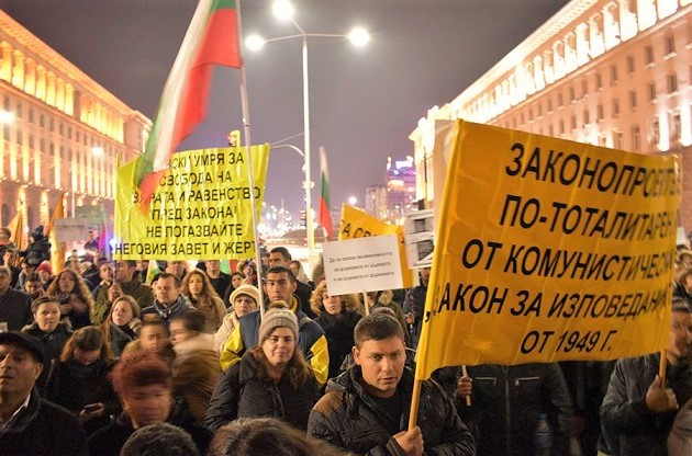 Evangelical Christians gathered for the third Sunday in a row to protest against a new religion law, Sofia November 25. / Vestnik Zornista,