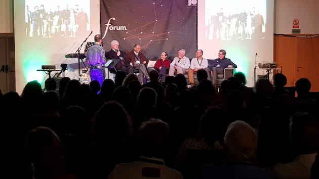 Pioneers of GBU Spain shared memories in a special night to celebrate the 50th anniversary of the Spanish evangelical student movement. / Protestante Digital,