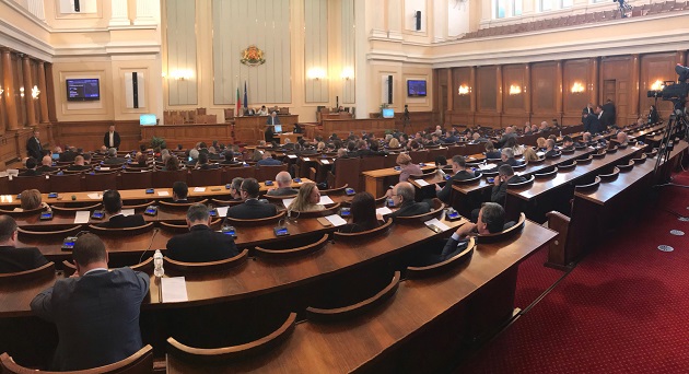 Plenary session of the Bulgarian Parliament on 20 December. Krasimir Velchev, Committee of Religions and Human Rights chairman directs the voting process. / Vlady Raichinov,