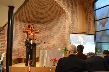 Thomas Bucher speaking at the service of thanksgiving in Brussel's Chapel of Europe. / Don Zeeman