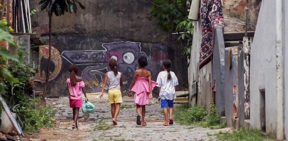 Children in a Brazilian city. / Photo: Apu Gomes/Oxfam