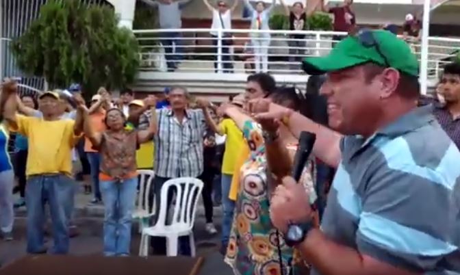 Prayer ins a public town hall gathering in Maracay, Venezuela.  / ED