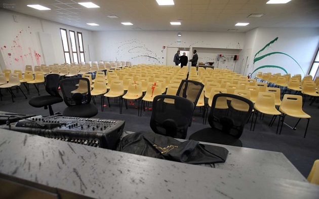 A general vision of the main room after the vandalic act against the Assemblies of God church in Angouleme, France. / Photo: Charante Libre,