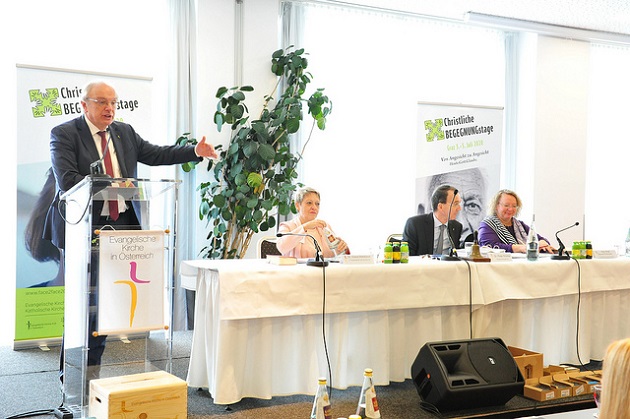 Bishop Michael Bünker addresses the 2019 Synod of the Evangelical Church Austria. / Evangelical Church Austria, Flickr, CC BY SA