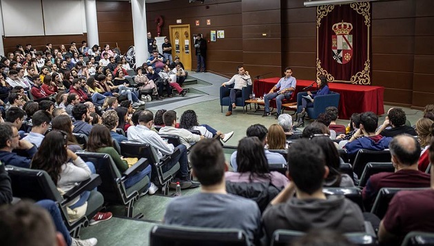 A packed main hall of the Ciudad Real University attended the debae about Christianity and Atheism. / RZ Foundation,