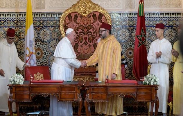 Francis and King Mohammed VI after singing a document about the singularity and sanctity of Jerusalem. / Vatican News,