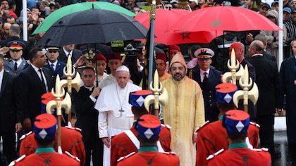 The Pope and King Mohammed VI during the reception at Francis arrival in Rabat. / Vatican News.
