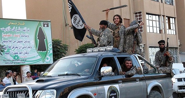 Daesh fighters enter the city of Rakka. / Photo: Unknown, Wikimedia Commons, CC,