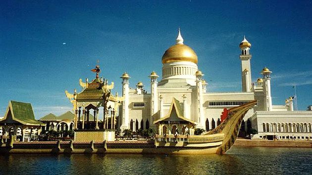 Brunei adopts full Sharia. / Pixabay. ,