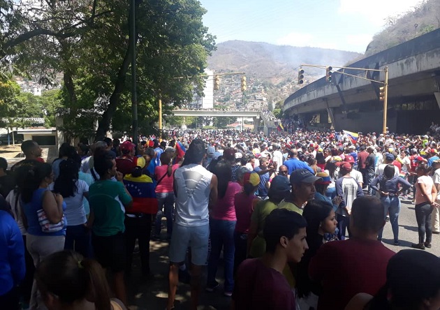 People gathering in Caracas in support of Guaidó and against the regime of Nicolás Maduro. / Twitter