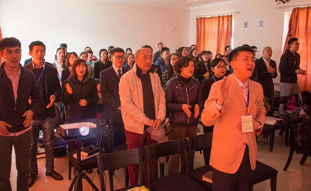 Christians in a church in Beijing, China. / Photo: Huang Jinhui, Wikipedia CC,