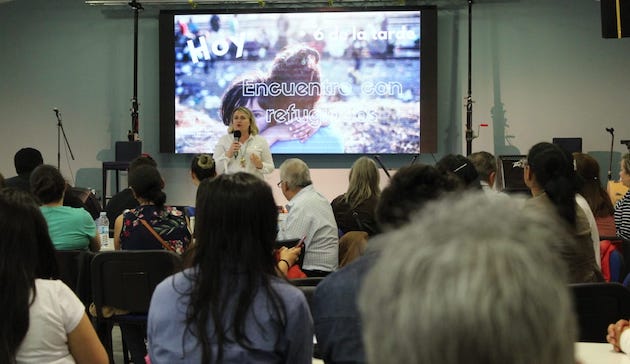 Ana Perez, Buenas Noticias church spokeswoman, talking during the meeting. / BNLugo,