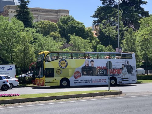 Buses and other advertising promoted the festival in the city. / Association Luis Palau