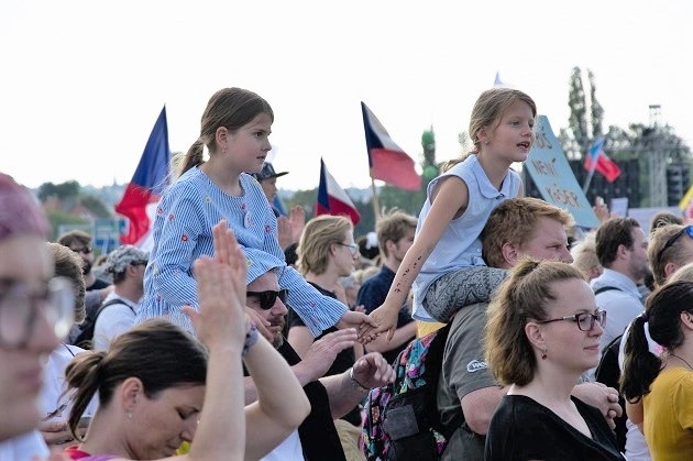 Whole families took part in the protests in Prague on Sunday 23 June. / Photos: Jozef, source in Czech Republic,