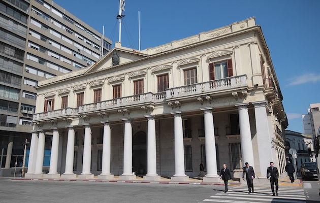 Palacio de Estevez, the former government palace of Urugay. / José Castillo Urquiza, (Wikipedia CC 3.0),