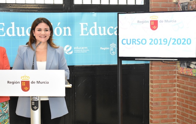 Esperanza Moreno, minister of education of the Region of Murcia government, in a recent press conference. / CARM,