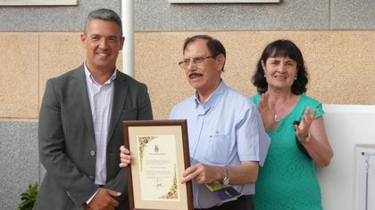 Pastor Gutierrez, his wife Juanita and the Mayor of Rota, Javier Ruiz. / Actualidad evangelica.