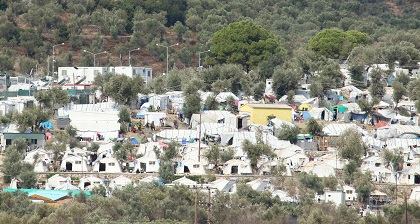 View from the distance of tents for refugees in Moria, Lesbos. / Pau Abad