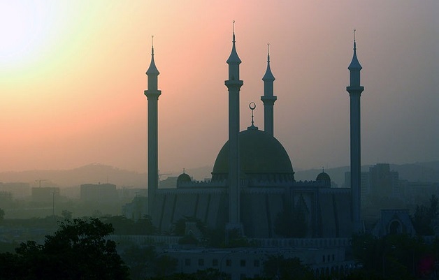 National mosque in Abuja, Nigeria. / K. Jones (Wikipedia, CC),