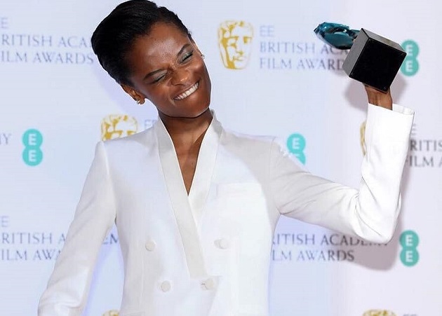 Letitia Wright, after winning the 2019 BAFTA rising star award. / Facebook Letitia Wright Italia,