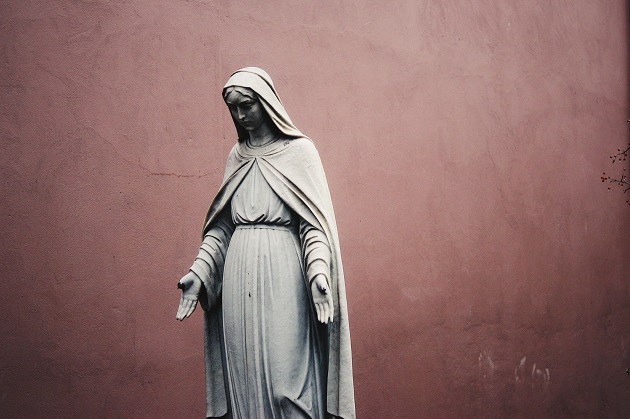 A statue of the Virgin Mary. / Jon Tyson, Unsplash, CC0,