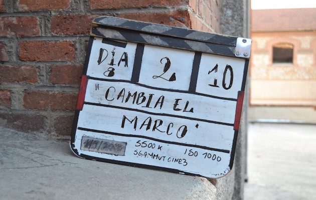 The documentary gathers young people with different beliefs to talk about religious pluralism. / Cambia el marco,