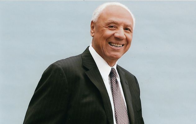 The coach who has won the most games in the NBA is Lenny Wilkens. / Lennywilkens.com,  CC0.,