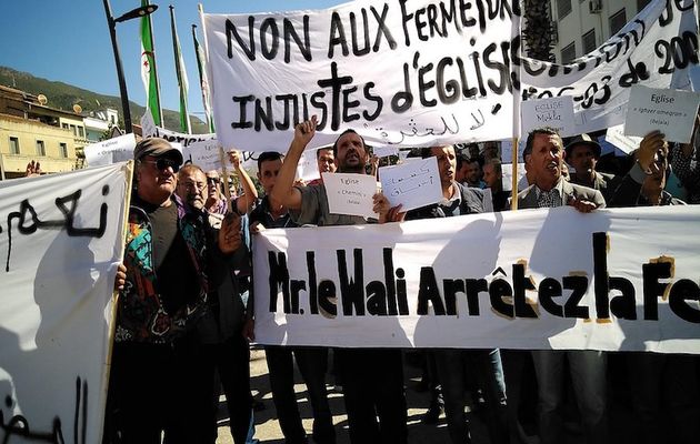 Algerian Christian protesting against the closure of a church. / Facebook Les Chrétiens en Algérie. ,
