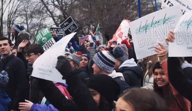 Thousands of young people jined the 2020 US March For Life in Washington D.C. / Capture video Students For Life,