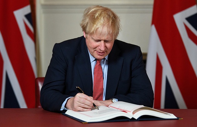 Prime Minister Boris Johnson signs the Withdrawal Agreement with the European Union. / A. Parsons, Number 10 Downing Street (Creative Commons),