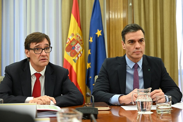 Health Minister Salvador Illa and the Prime Minister of Spain, Pedro Sánchez, during an emergency exit of the coronavirus crisis. / Flickr, La Moncloa (CC),