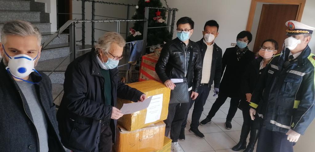 The Chinese Evangelical Church in Modugno donates 4,000 face masks to the authorities of the city. / Facebook Chiesa Pienovangelo