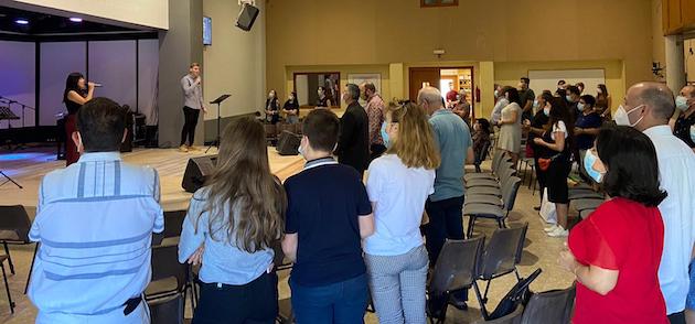 Washing hands and other hygiene measures are being applied as worship services are resumed. / Església Protestante de Salou