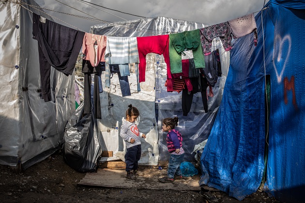 Two refugee children play in a refuee camp. / Photo: courtesy EuroRelief. Author: Marijn Fidder