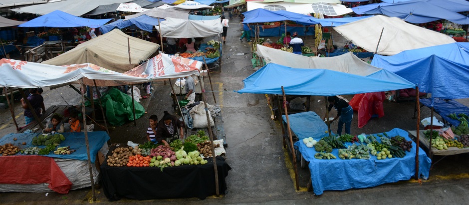 Markets such as this one in Managua, Nicaragua, have not been restriced during the Covid-19 crisis. / Photo:  <a target="_blank" href="https://www.flickr.com/photos/ciat/">CIAT</a>, Flickr, CC,