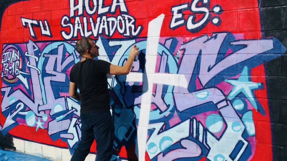 Seth Vañó making a graffiti in the Spanish city of Alicante. / DolarOne.,