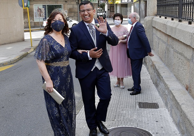 Gustavo was one of the few at his wedding not wearing a face mask.