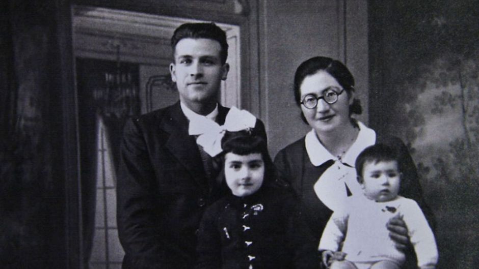 Atilano Coco with his wife and children. / Photo courtesy of La Opinión de Zamora, via Protestante Digital.,