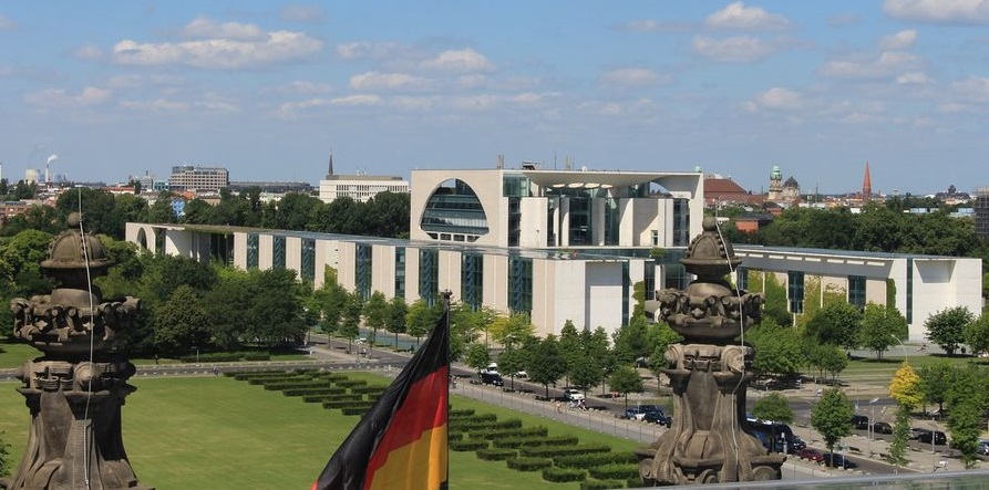 Angela Merkel a décidé de ne pas vivre à la Chancellerie fédérale (Bundeskanzleramt) à Berlin.  / [lien] Swandhoefer.Pixabay [/ lien] CC