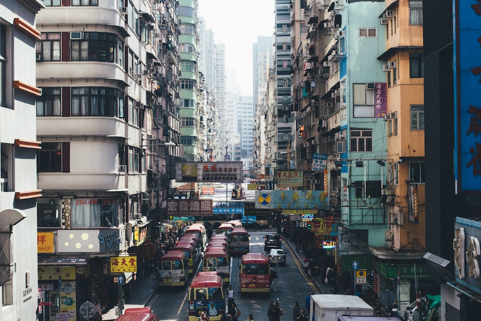 A street in Hong Kong. / Photo: <a target="_blank" href="https://unsplash.com/@fsuarez">Francisco Suarez</a>, Unsplash, CC0,