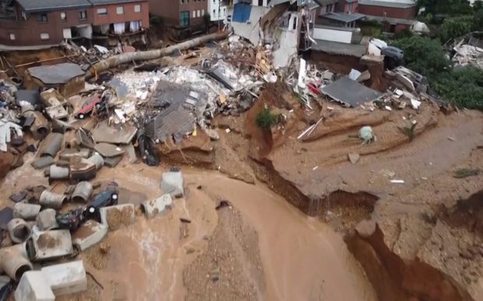 Many towns and vllages have been destroyed by the flood. / Sreenshot You Tube video,