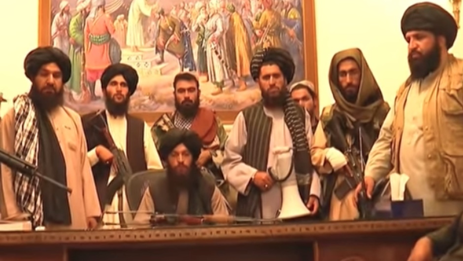 Taliban take over the presidential palace after Ghani's flight /Scrreenshot  Al JAzeera TV.,