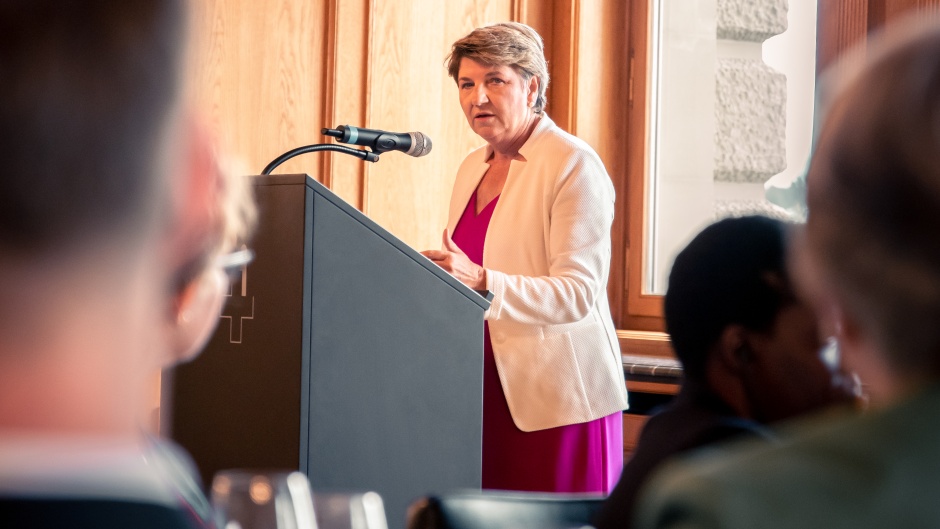 Viola Amherd, Minister of the Swiss government, spoke at the event. / Photo: <a target="_blank" href="https://www.bettagsbegegnung.ch/">Bettagsbegegnung 2021</a>.,