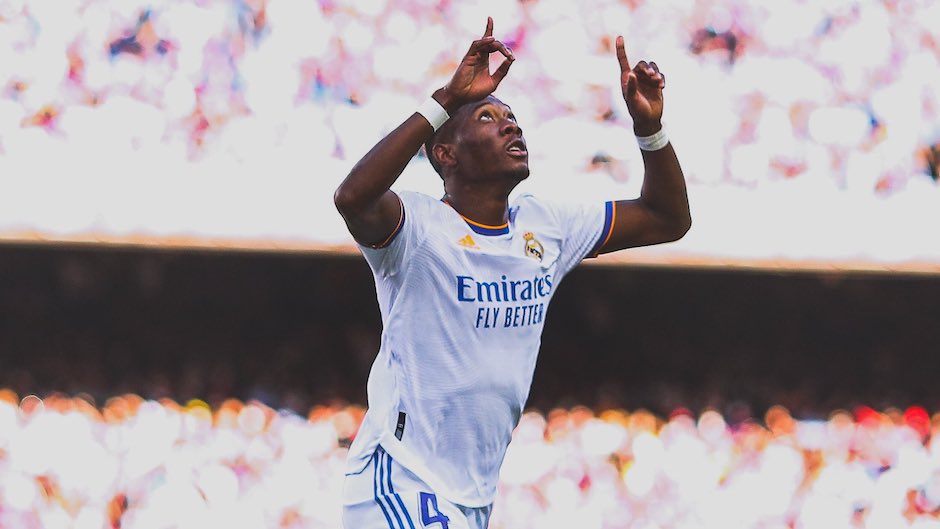 David Alaba points to heaven as he celebrates his goal against F.C. Barcelona / Real Madrid.,