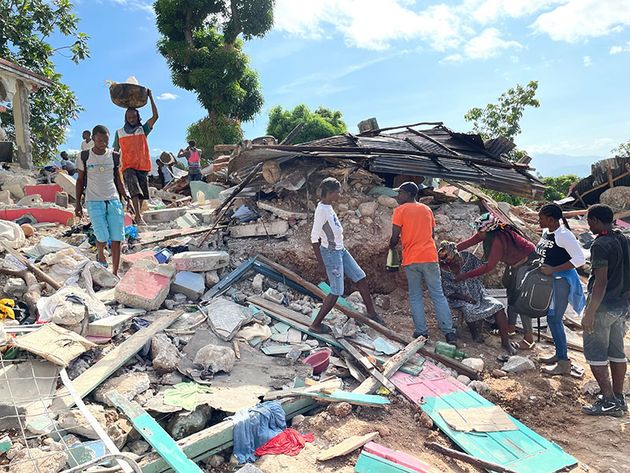 2 of the 17 missionaries kidnapped in Haiti freed