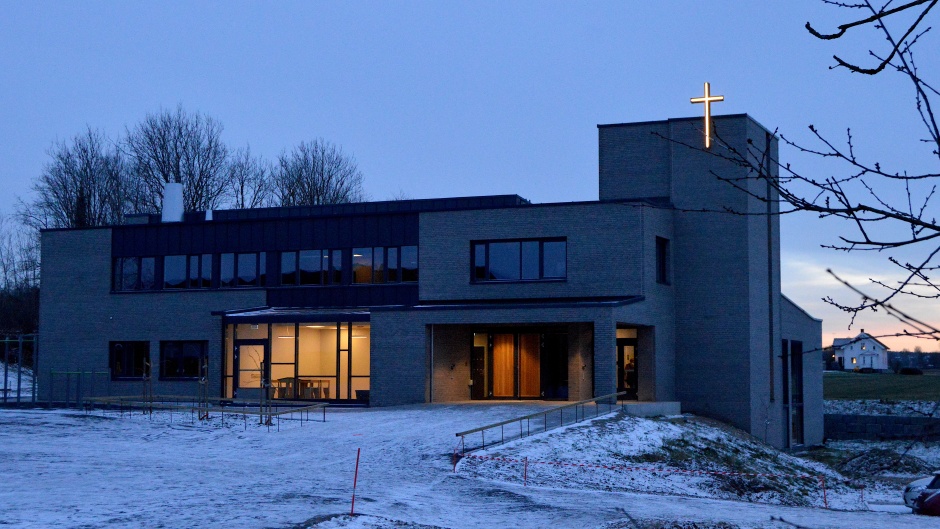 Skauen church in Skien, Norway need to apply to be able to keep the lights inside the cross on top of their tower after a neighbour complained. / Photo: Stein Gudvangen, <a target="_blank" href="https://www.kpk.no/">KPK</a>.,