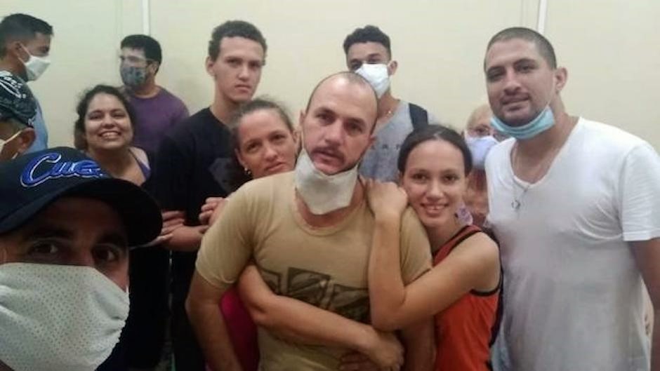 Evangelical pastors Yéremi Blanco and Yarián Sierra were detained for two weeks after joining the protests in Cuba on 11 July 20221. / Photo: <a target="_blank" href="https://protestantedigital.com/">Protestante Digital</a>.,