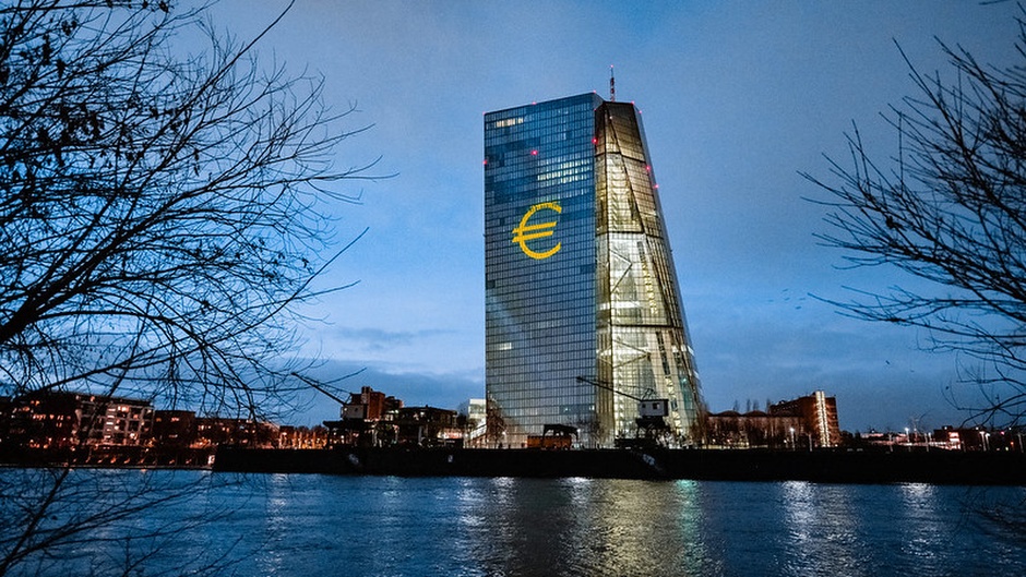 The ECB opened the celebrations of the 20th anniversary with a light show at its headquarters./ <a target="_blank" href="https://www.ecb.europa.eu/home/html/index.en.html">ECB</a>, CC0.,